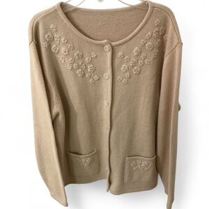 VINTAGE Floral Embroidered Minimalist Grandma Chic Cardigan Sweater Oatmeal L